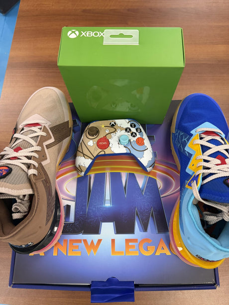 Xbox Controller Collection - Battle Beaver Customs - Xbox Series X - Roadrunner v Wile E + Shoes 11